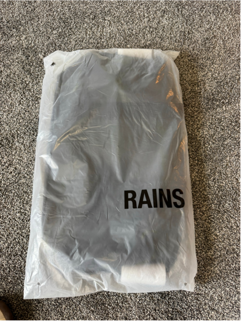 RAINS Hilo Weekend Bag Small - Black - Style 14221 - Brand New! - Picture 7 of 8